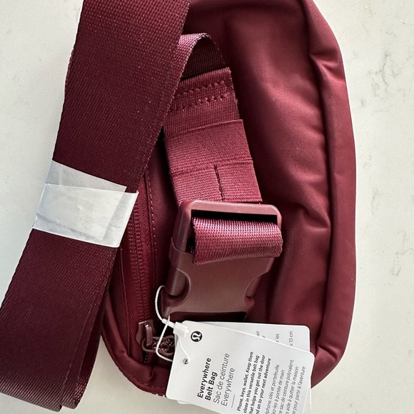 NWT Brand New lululemon Everyday Belt Bag 1L in Red Merlot RDMR - Picture 4 of 10